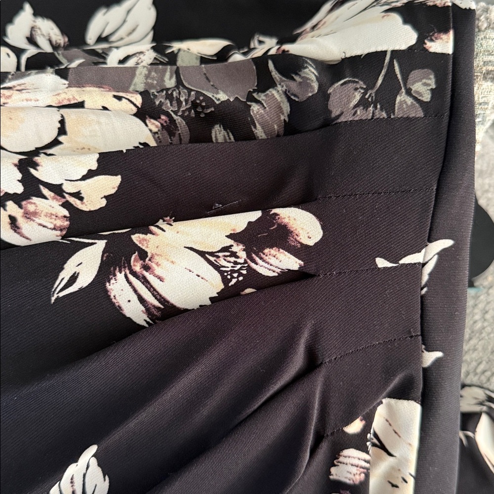 Anne Klein Bell Sleeve Floral Dress Ruched Jersey Sheath Black Gray Size 10 - Picture 11 of 11